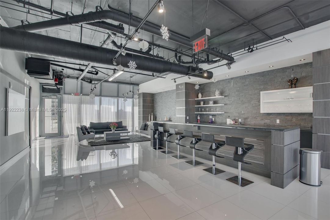 Activo con contrato: $3,400 (1 camas, 1 baños, 773 Pies cuadrados)