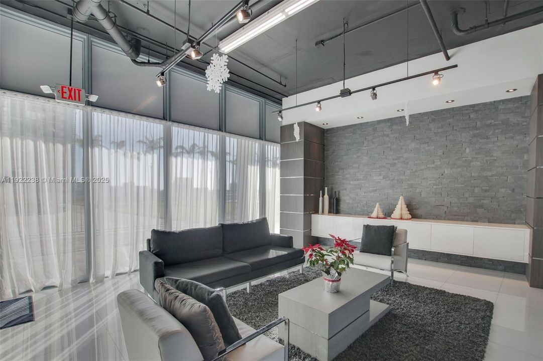 Activo con contrato: $3,400 (1 camas, 1 baños, 773 Pies cuadrados)