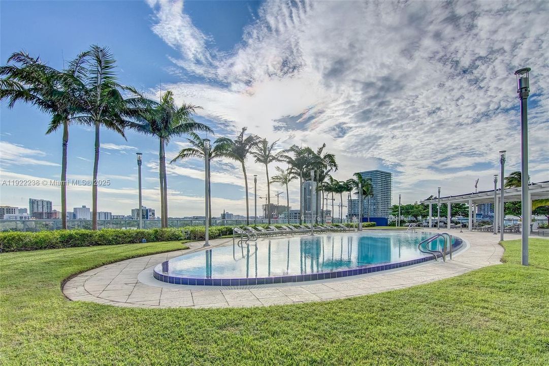 Activo con contrato: $3,400 (1 camas, 1 baños, 773 Pies cuadrados)