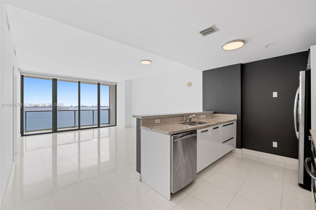 Activo con contrato: $3,400 (1 camas, 1 baños, 773 Pies cuadrados)