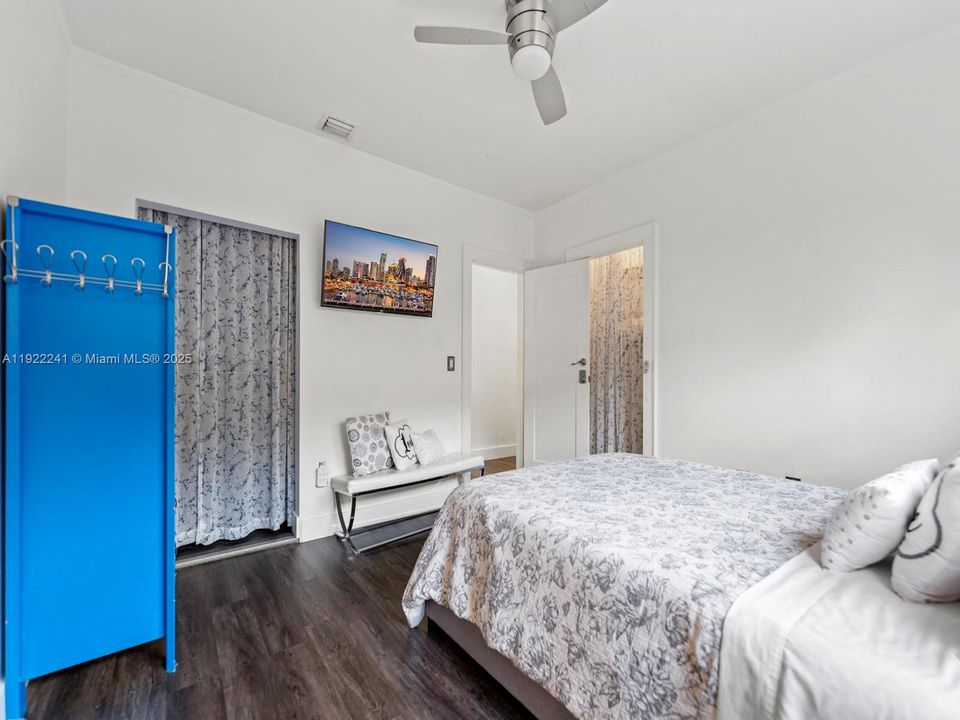 For Sale: $1,200,000 (4 beds, 3 baths, 2346 Square Feet)