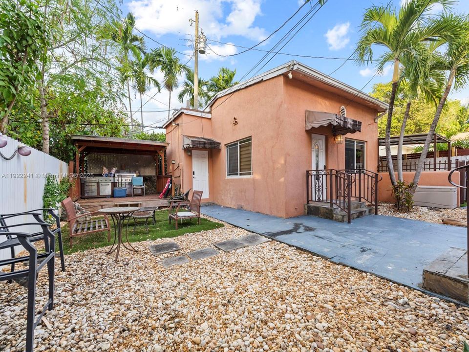 For Sale: $1,200,000 (4 beds, 3 baths, 2346 Square Feet)