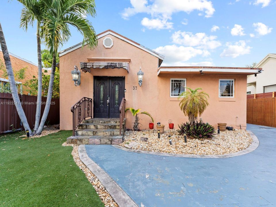 For Sale: $1,200,000 (4 beds, 3 baths, 2346 Square Feet)