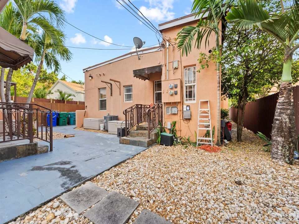 For Sale: $1,200,000 (4 beds, 3 baths, 2346 Square Feet)