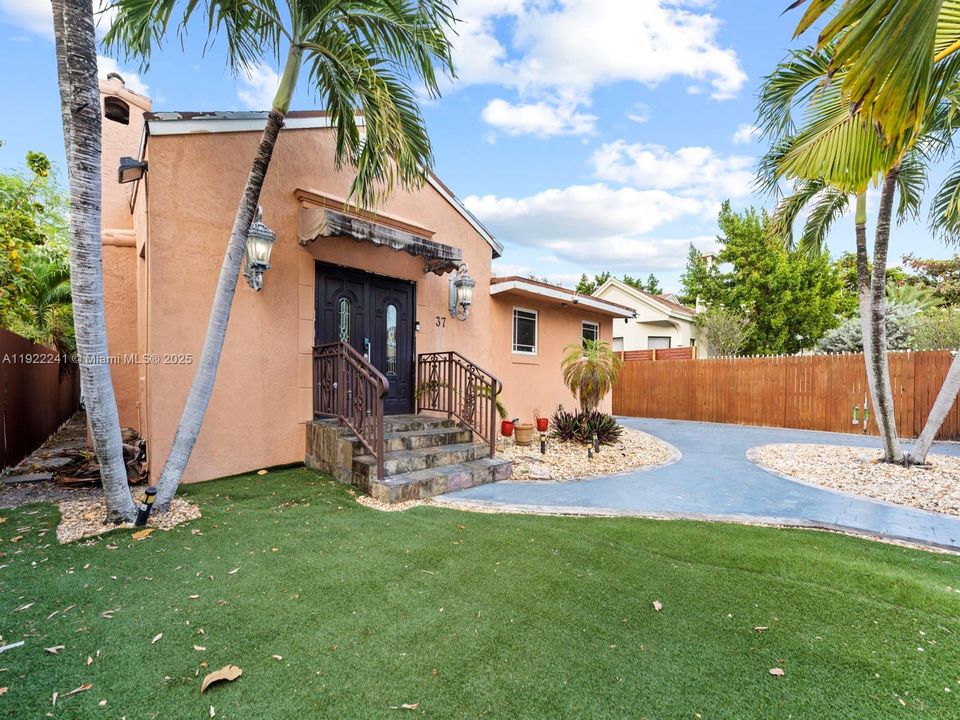 For Sale: $1,200,000 (4 beds, 3 baths, 2346 Square Feet)