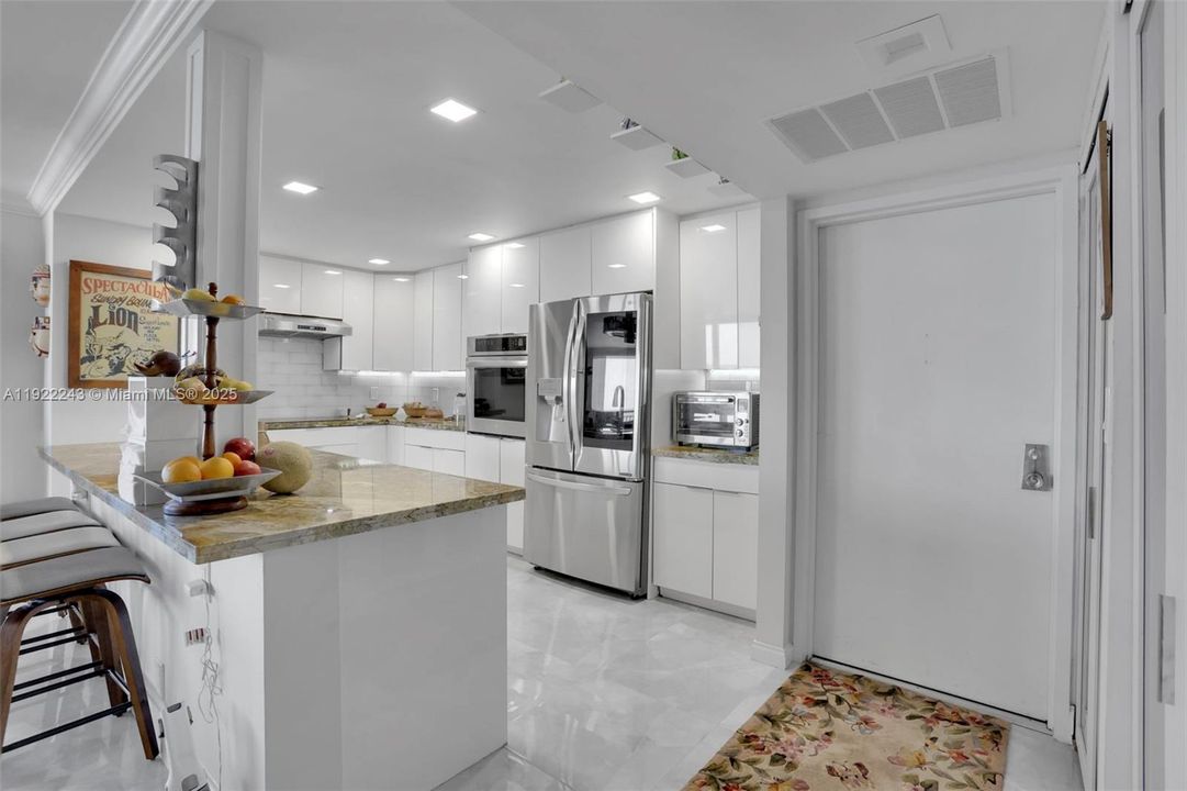 待售: $999,900 (2 贝兹, 2 浴室, 1330 平方英尺)