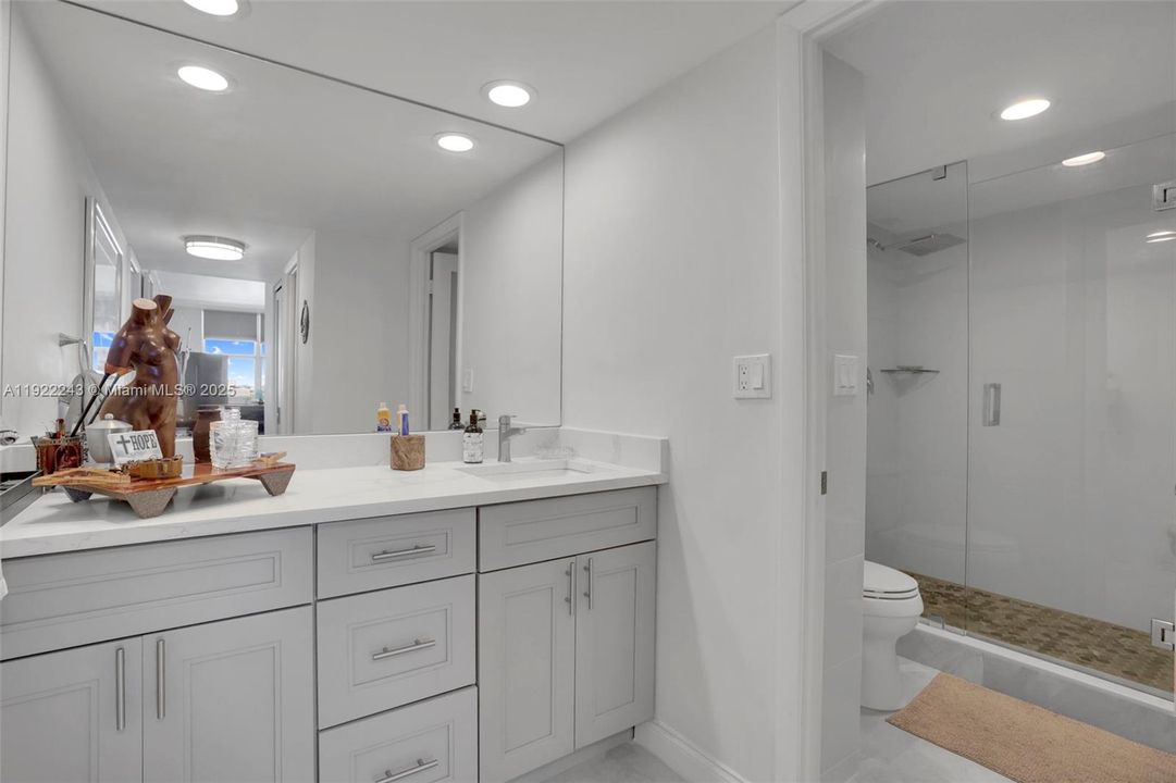 待售: $999,900 (2 贝兹, 2 浴室, 1330 平方英尺)