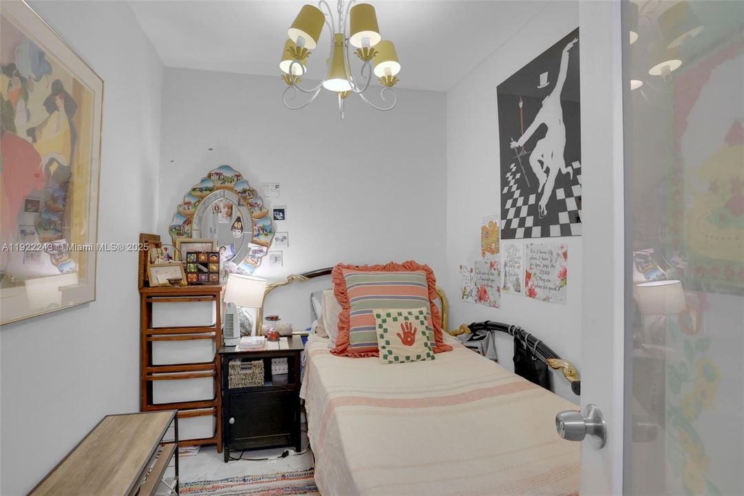 待售: $999,900 (2 贝兹, 2 浴室, 1330 平方英尺)