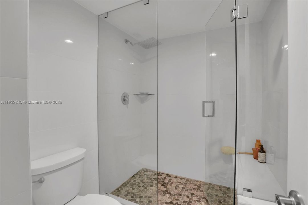 待售: $999,900 (2 贝兹, 2 浴室, 1330 平方英尺)