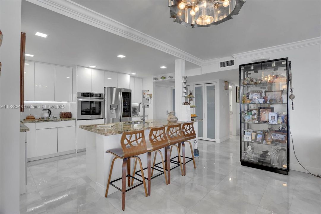 待售: $999,900 (2 贝兹, 2 浴室, 1330 平方英尺)