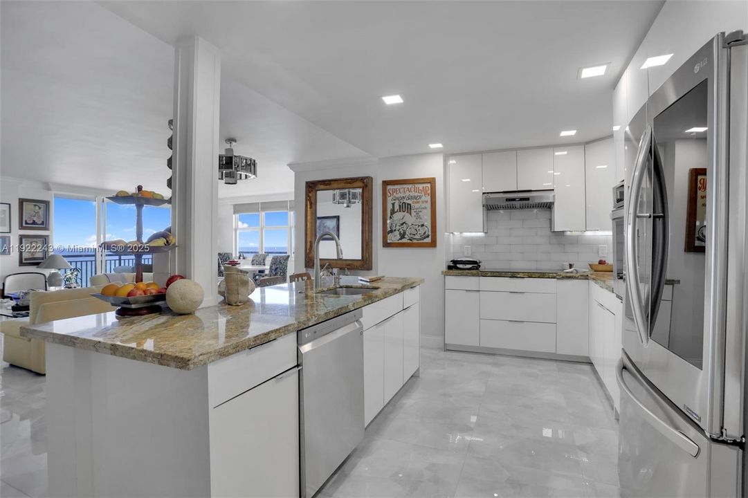 待售: $999,900 (2 贝兹, 2 浴室, 1330 平方英尺)