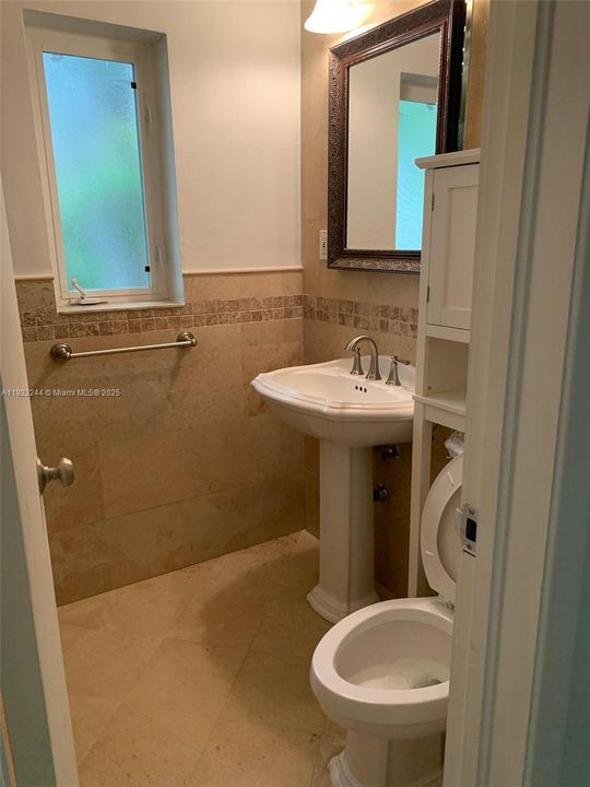 出租: $4,950 (3 贝兹, 2 浴室, 1609 平方英尺)