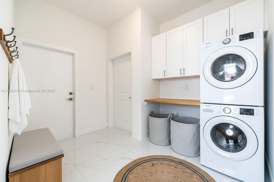 En Venta: $839,000 (4 camas, 3 baños, 0 Pies cuadrados)