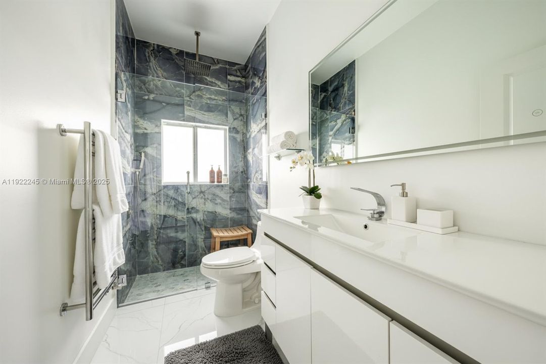 En Venta: $839,000 (4 camas, 3 baños, 0 Pies cuadrados)