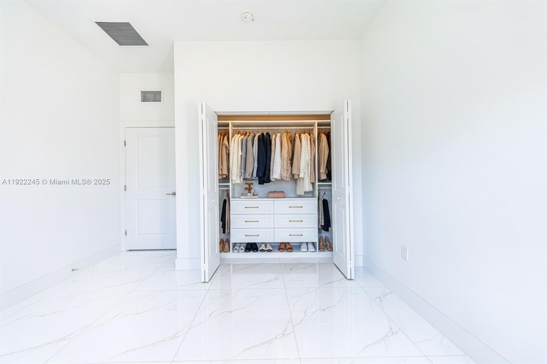 En Venta: $839,000 (4 camas, 3 baños, 0 Pies cuadrados)