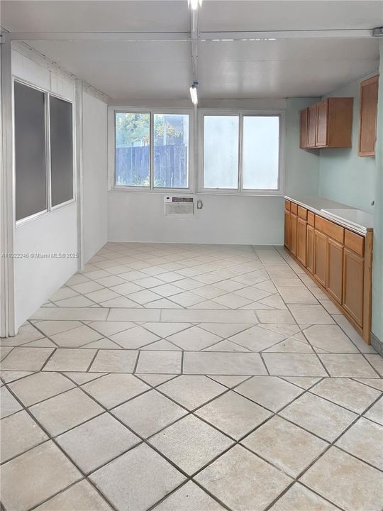 На продажу: $565,000 (4 спален, 2 ванн, 1924 Квадратных фут)