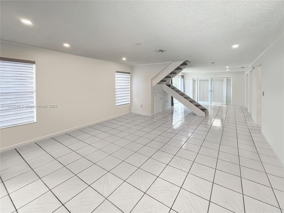 На продажу: $565,000 (4 спален, 2 ванн, 1924 Квадратных фут)