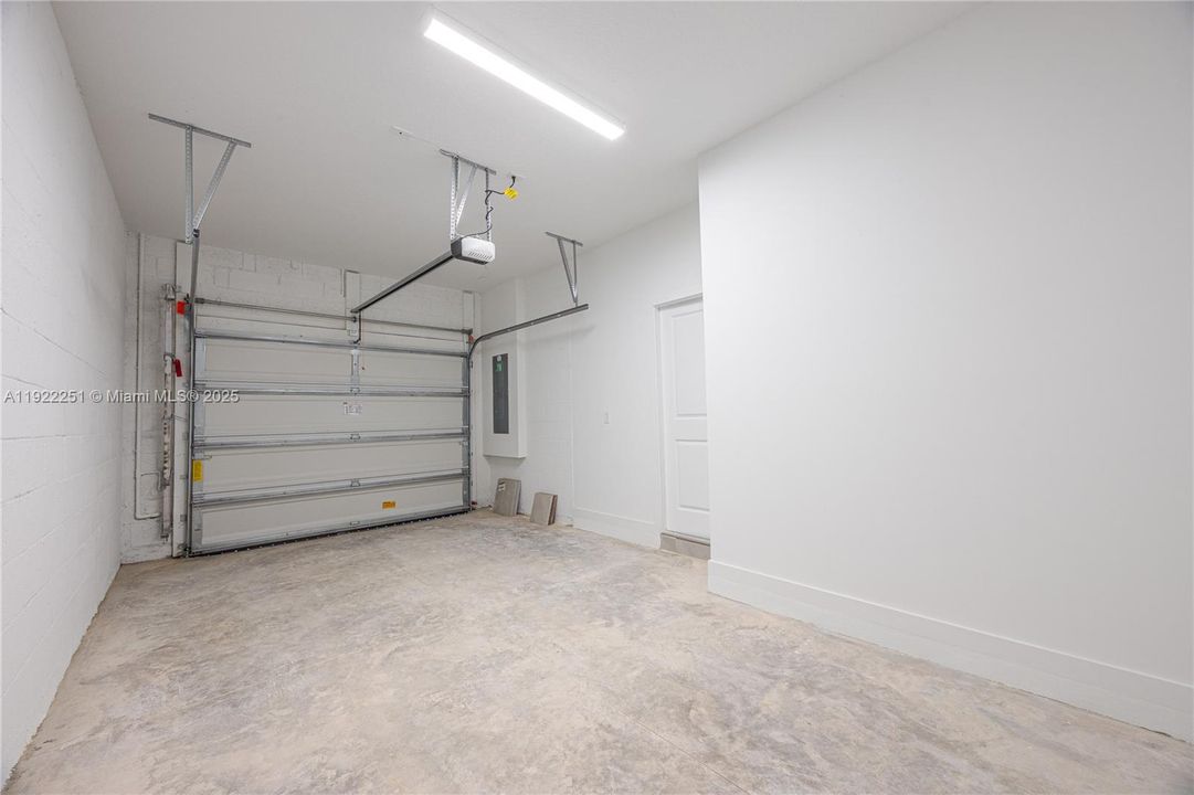 出租: $3,300 (3 贝兹, 2 浴室, 1579 平方英尺)