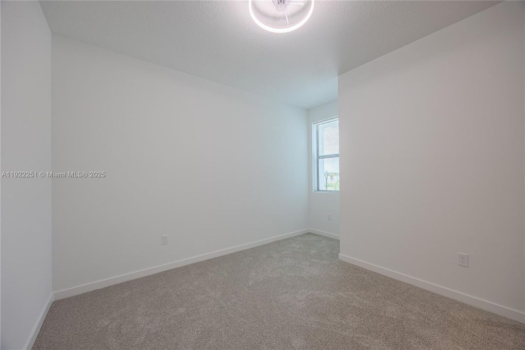 出租: $3,300 (3 贝兹, 2 浴室, 1579 平方英尺)