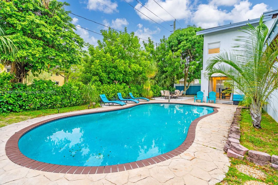 待售: $720,000 (4 贝兹, 3 浴室, 2156 平方英尺)