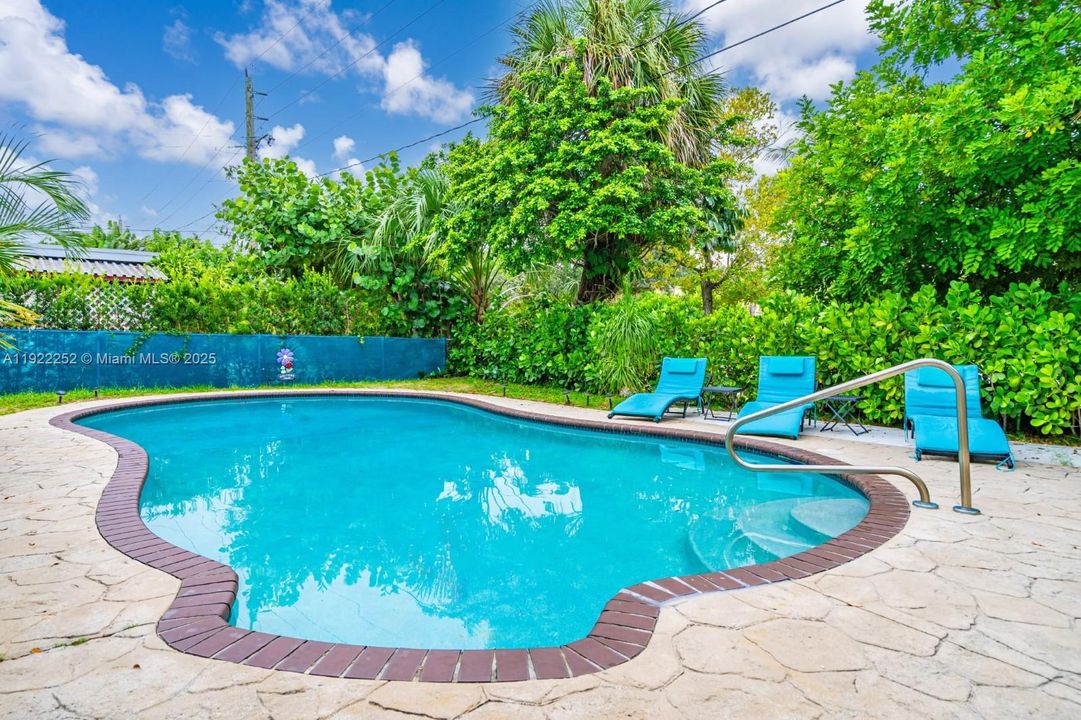 待售: $720,000 (4 贝兹, 3 浴室, 2156 平方英尺)