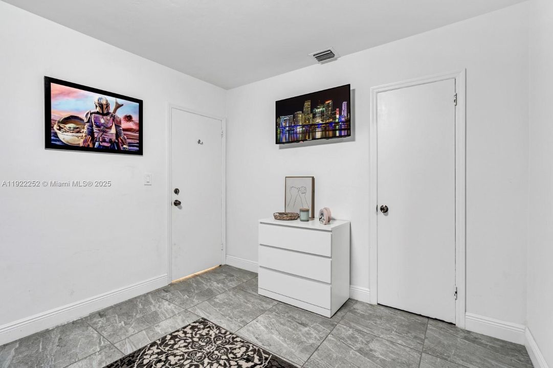 待售: $720,000 (4 贝兹, 3 浴室, 2156 平方英尺)