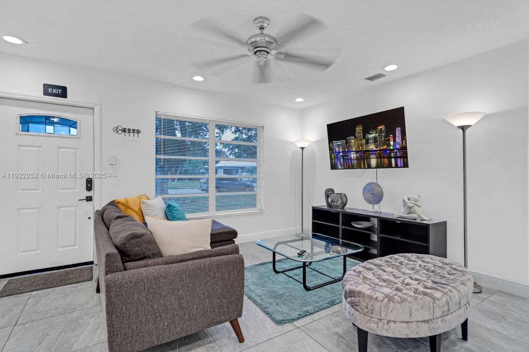 待售: $720,000 (4 贝兹, 3 浴室, 2156 平方英尺)