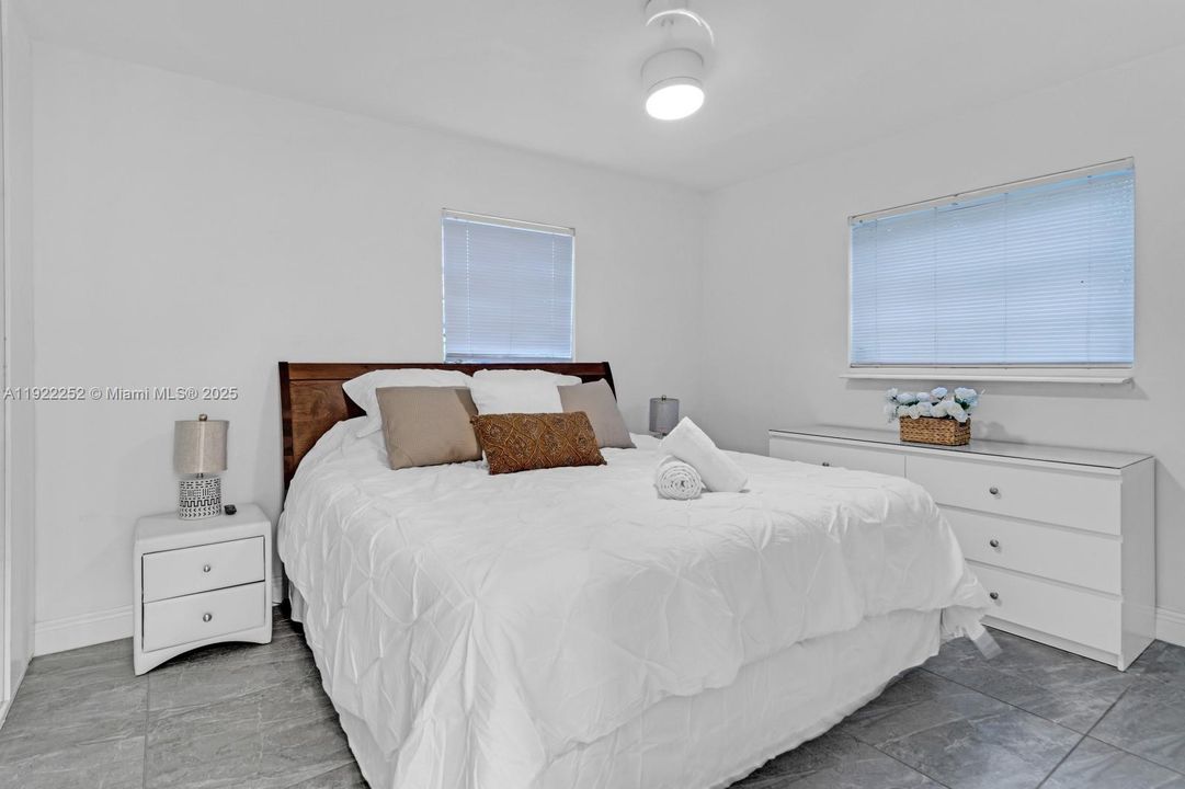 待售: $720,000 (4 贝兹, 3 浴室, 2156 平方英尺)