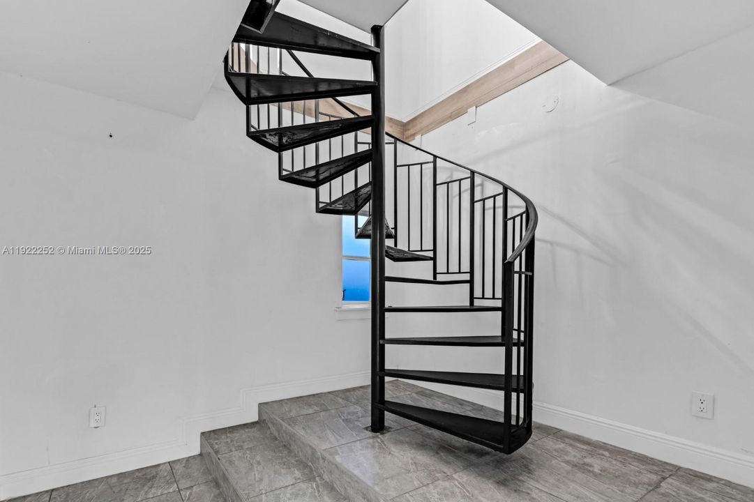 待售: $720,000 (4 贝兹, 3 浴室, 2156 平方英尺)