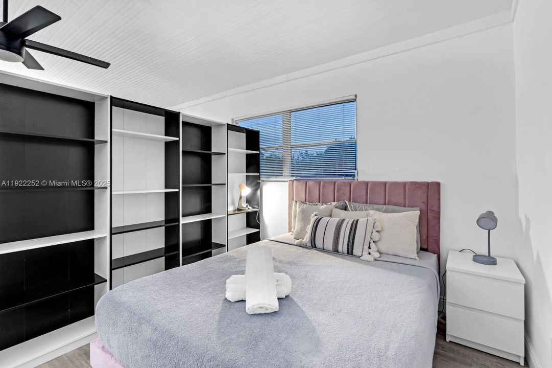 待售: $720,000 (4 贝兹, 3 浴室, 2156 平方英尺)