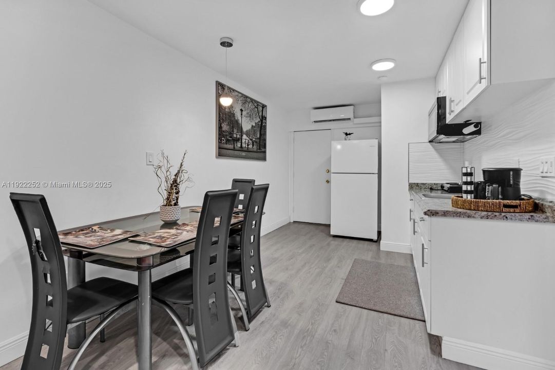 待售: $720,000 (4 贝兹, 3 浴室, 2156 平方英尺)