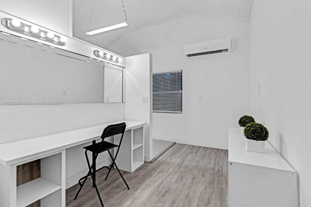 待售: $720,000 (4 贝兹, 3 浴室, 2156 平方英尺)