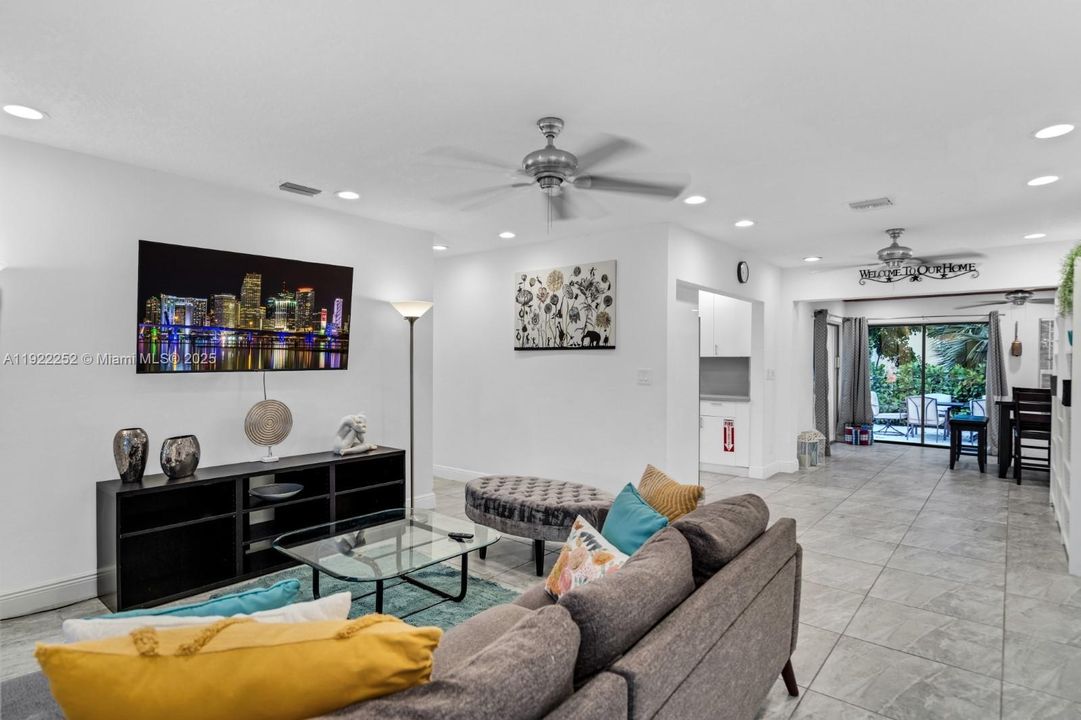 待售: $720,000 (4 贝兹, 3 浴室, 2156 平方英尺)