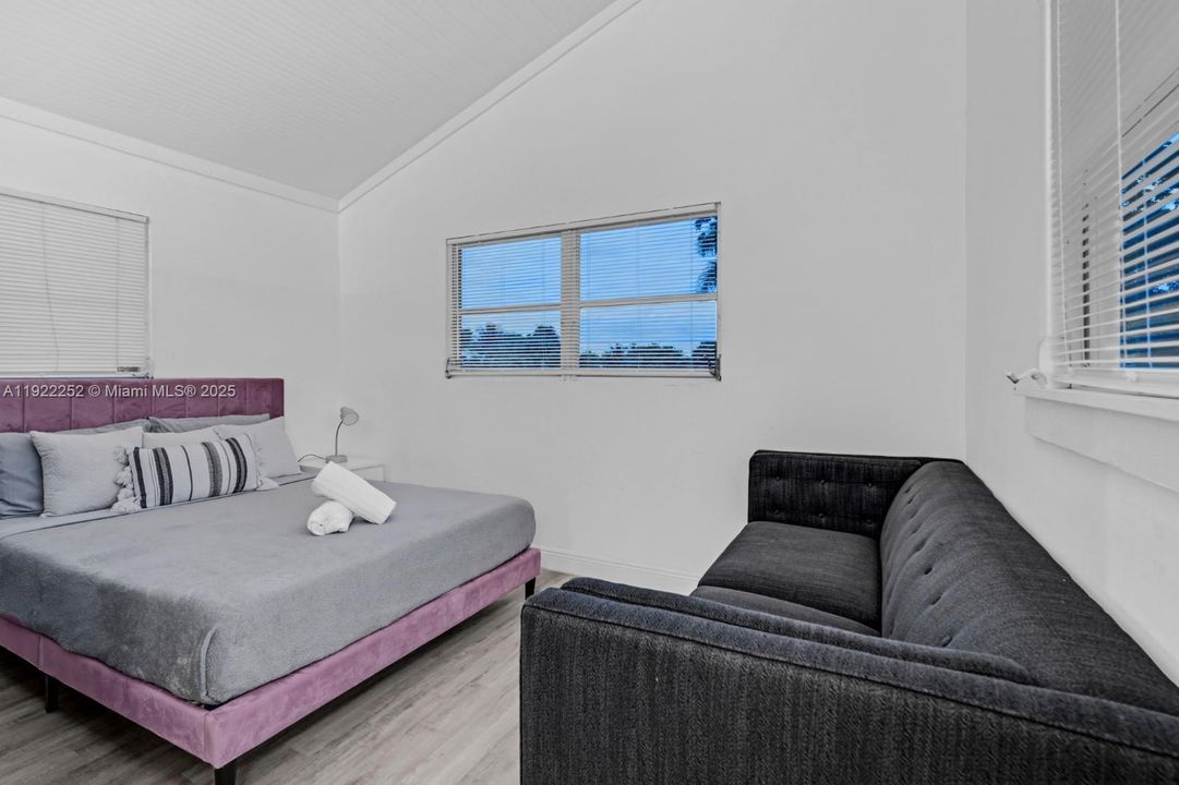 待售: $720,000 (4 贝兹, 3 浴室, 2156 平方英尺)