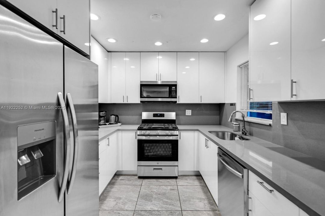 待售: $720,000 (4 贝兹, 3 浴室, 2156 平方英尺)