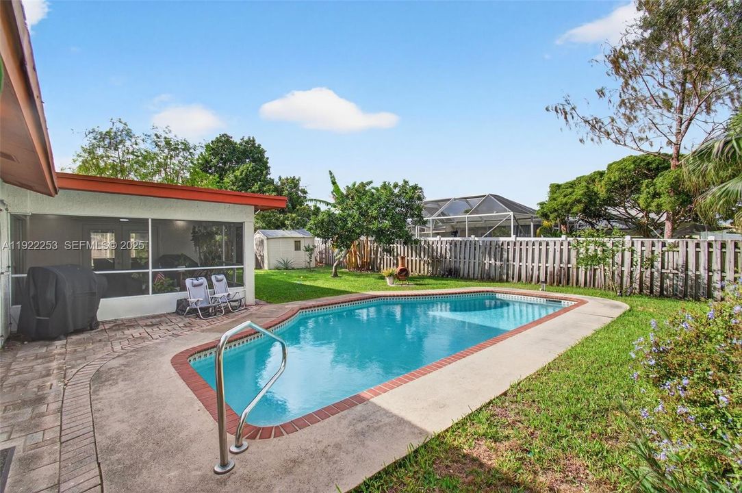 Под контрактом: $595,000 (3 спален, 2 ванн, 1527 Квадратных фут)