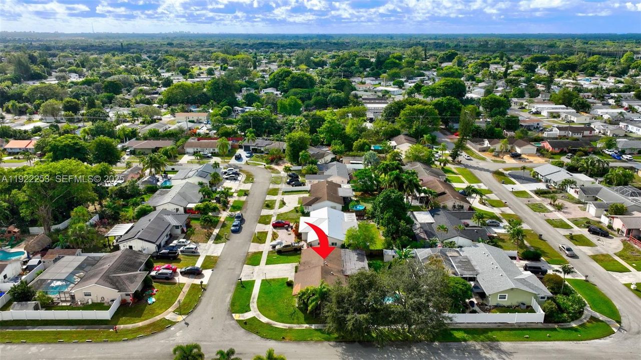 Под контрактом: $595,000 (3 спален, 2 ванн, 1527 Квадратных фут)