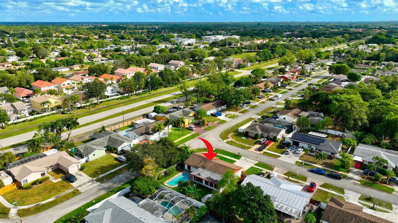 Под контрактом: $595,000 (3 спален, 2 ванн, 1527 Квадратных фут)