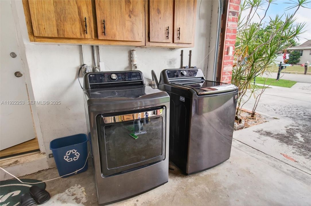 Под контрактом: $595,000 (3 спален, 2 ванн, 1527 Квадратных фут)