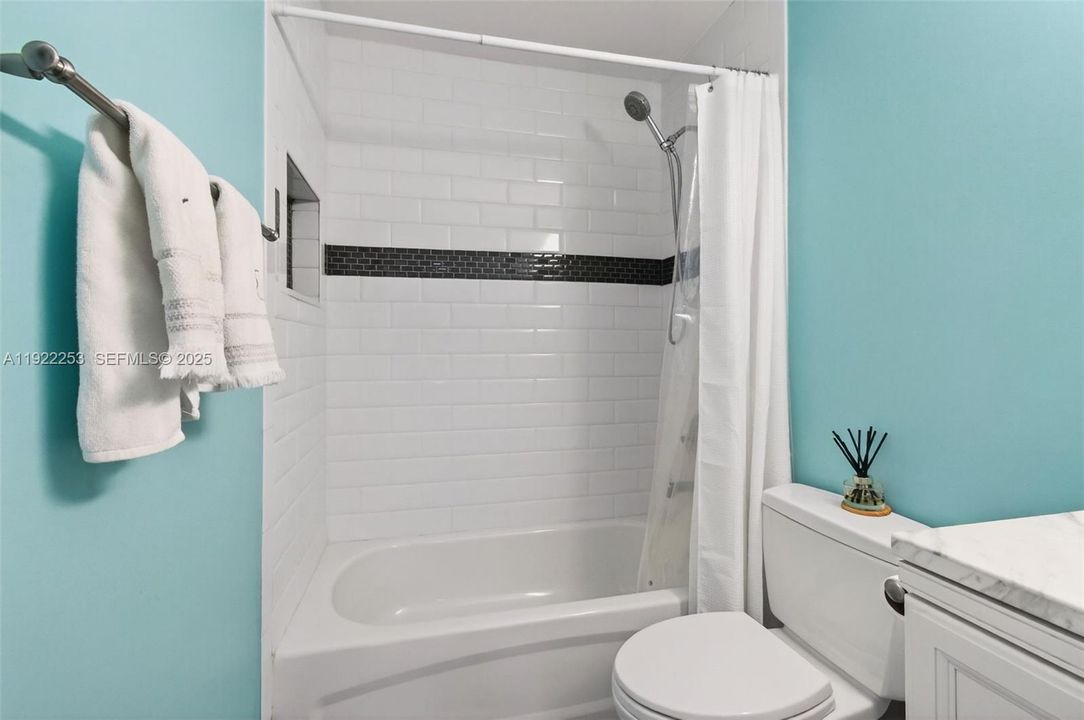 Под контрактом: $595,000 (3 спален, 2 ванн, 1527 Квадратных фут)