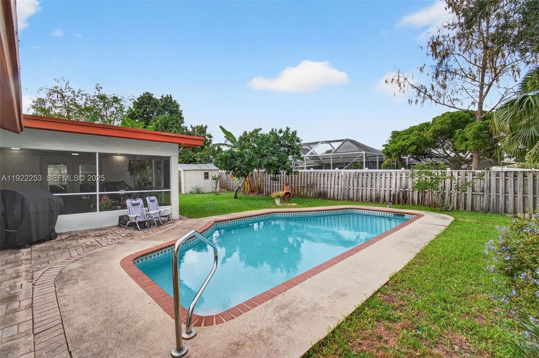 Под контрактом: $595,000 (3 спален, 2 ванн, 1527 Квадратных фут)