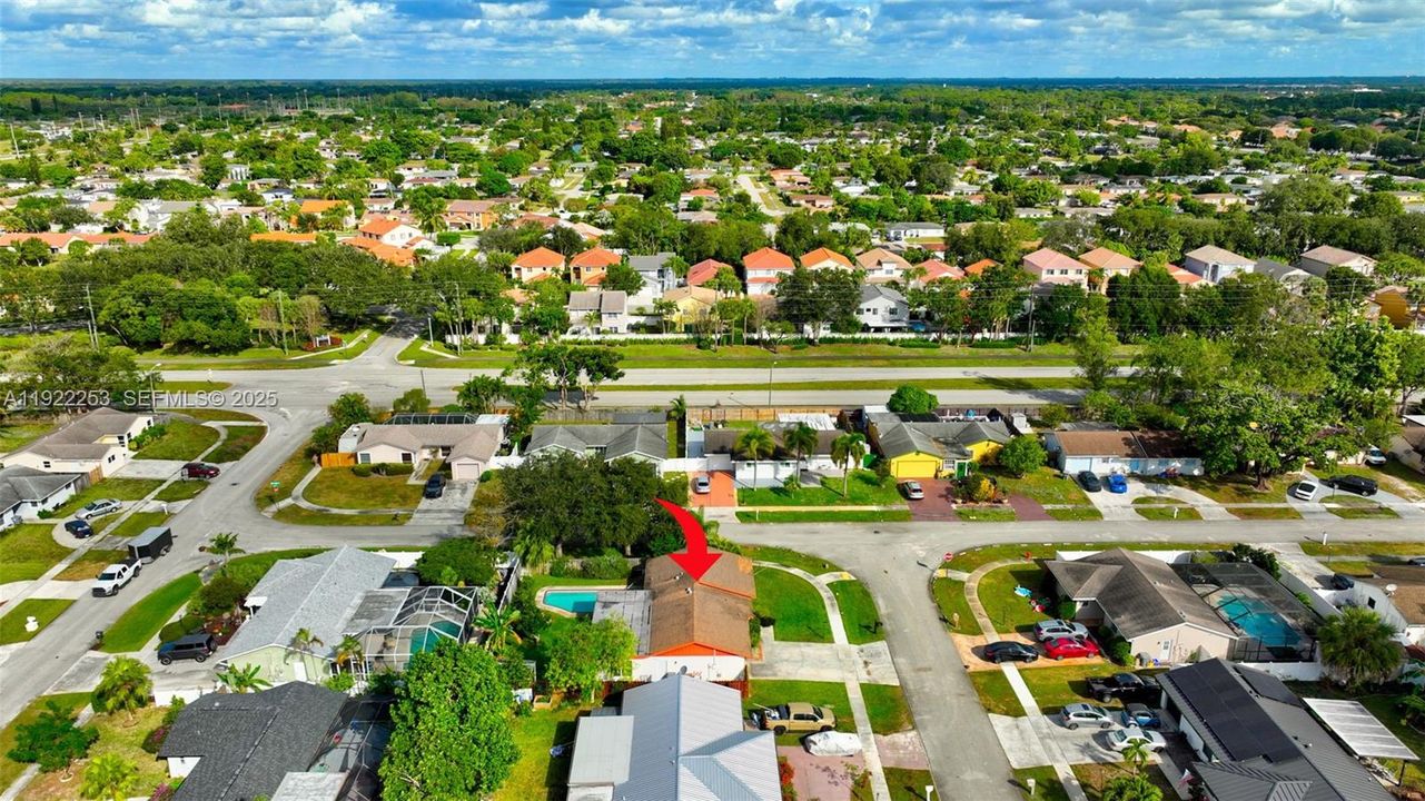 Под контрактом: $595,000 (3 спален, 2 ванн, 1527 Квадратных фут)