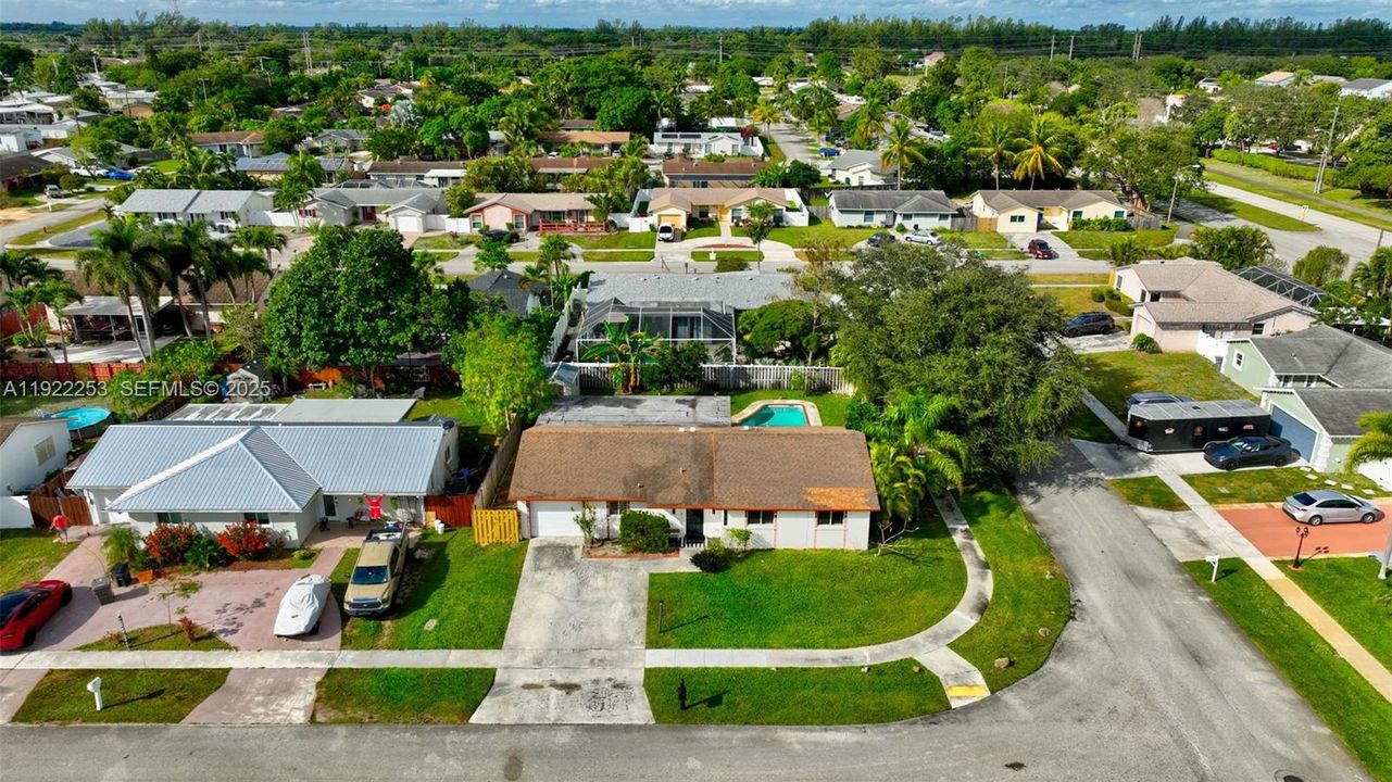 Под контрактом: $595,000 (3 спален, 2 ванн, 1527 Квадратных фут)