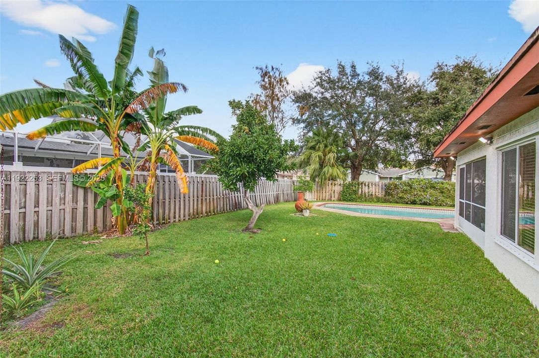 Под контрактом: $595,000 (3 спален, 2 ванн, 1527 Квадратных фут)