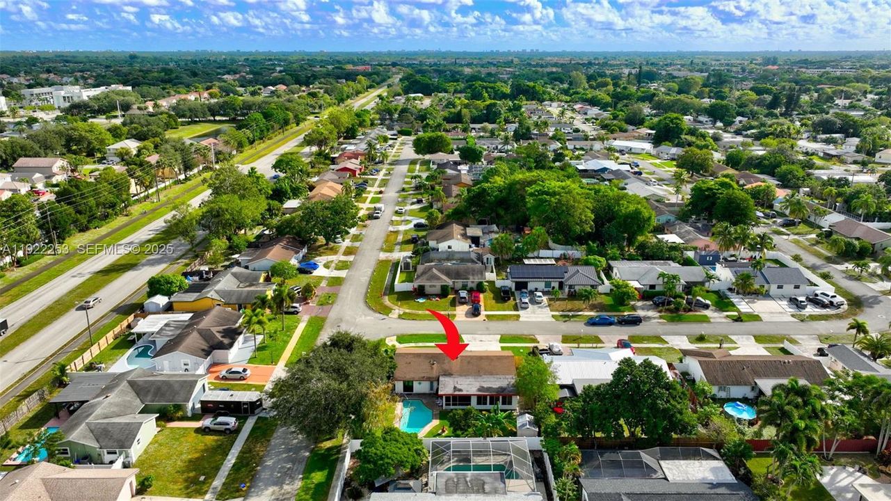 Под контрактом: $595,000 (3 спален, 2 ванн, 1527 Квадратных фут)