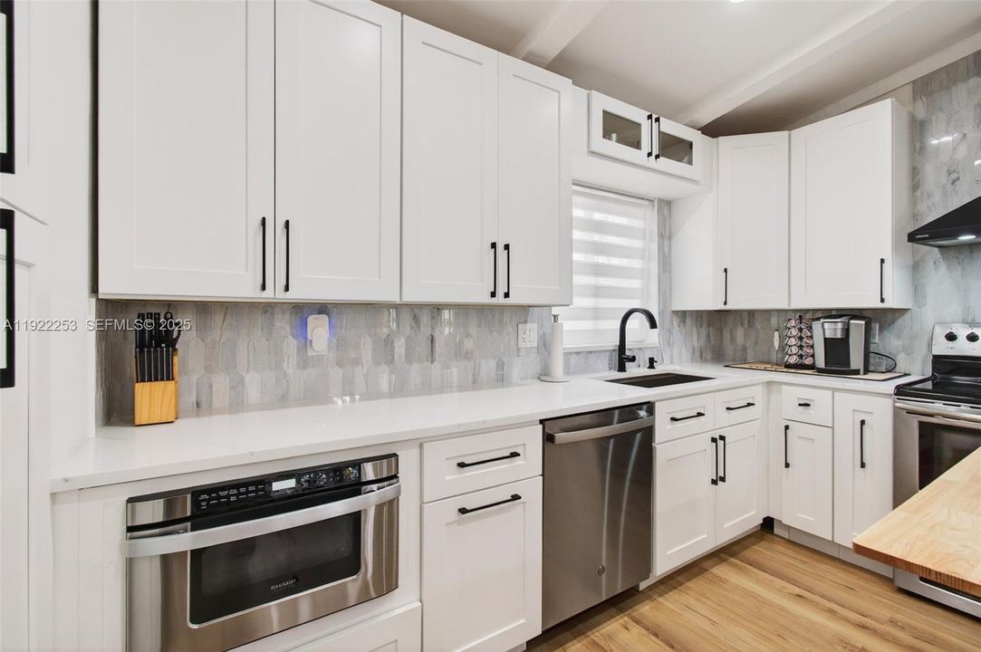 Под контрактом: $595,000 (3 спален, 2 ванн, 1527 Квадратных фут)