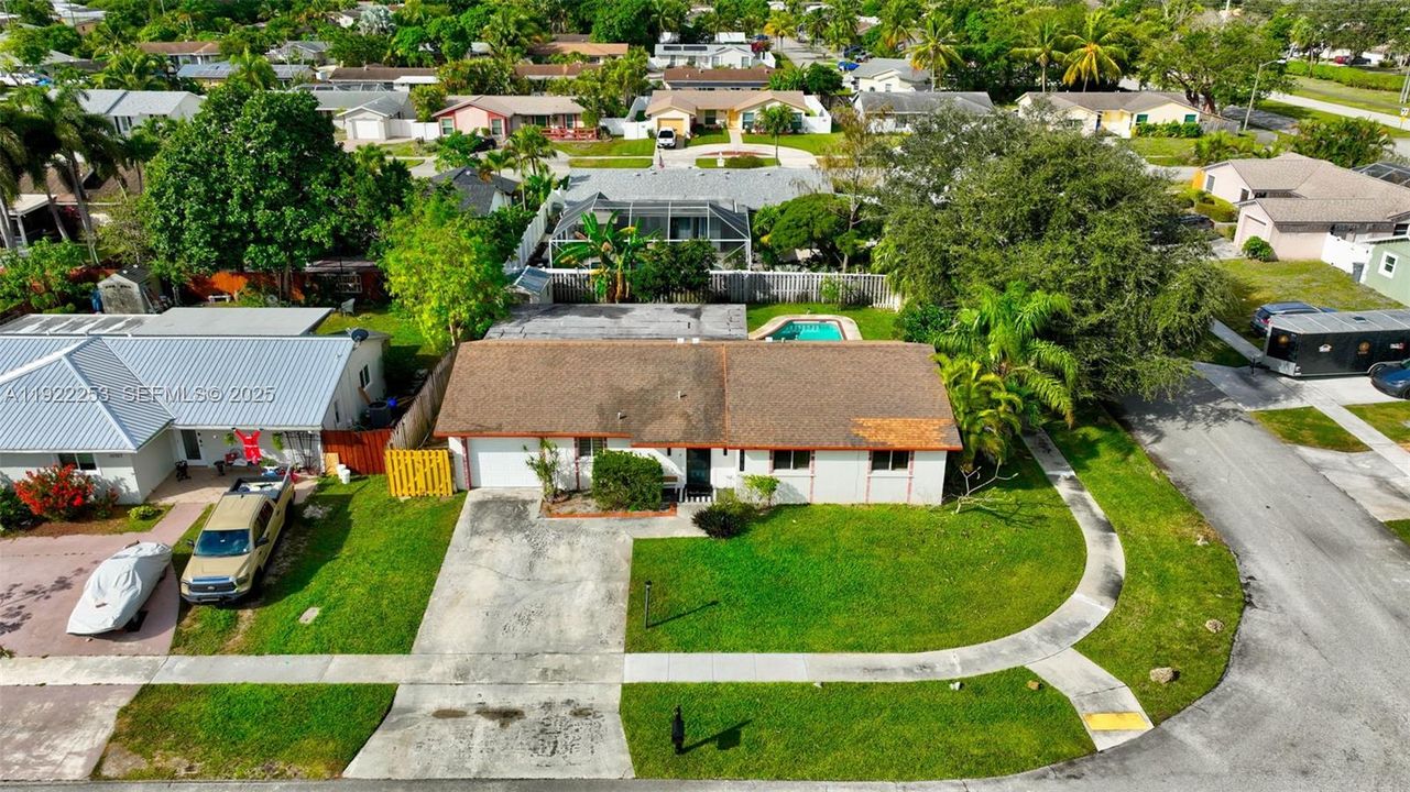 Под контрактом: $595,000 (3 спален, 2 ванн, 1527 Квадратных фут)