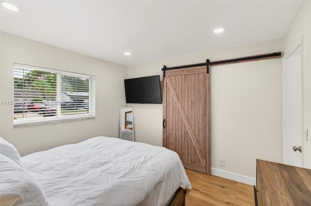 Под контрактом: $595,000 (3 спален, 2 ванн, 1527 Квадратных фут)