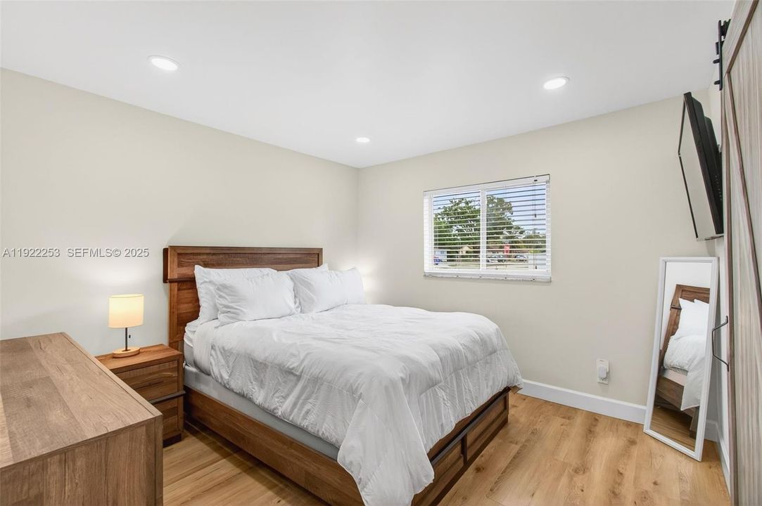 Под контрактом: $595,000 (3 спален, 2 ванн, 1527 Квадратных фут)