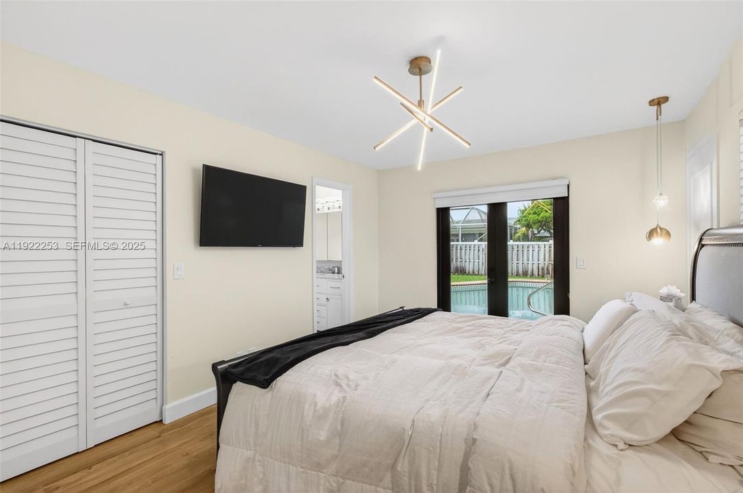 Под контрактом: $595,000 (3 спален, 2 ванн, 1527 Квадратных фут)